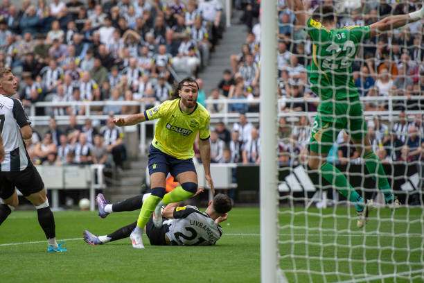 德斯特伦即 德斯特伦即